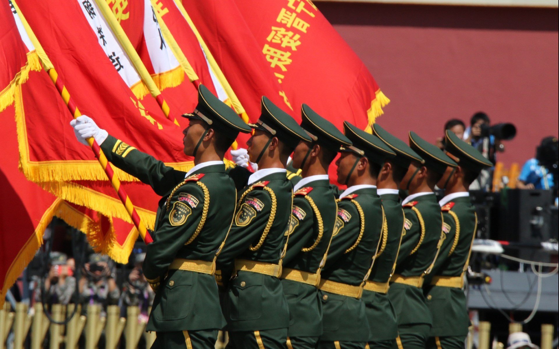 开云官方网页登录-_全民趣味网球赛：家长与孩子的快乐时光_，网球趣味体育游戏