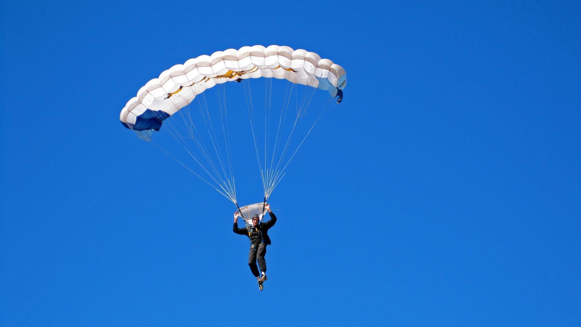 “极地奔袭:冰雪奇缘中的速度王者”,冰雪奇缘战地