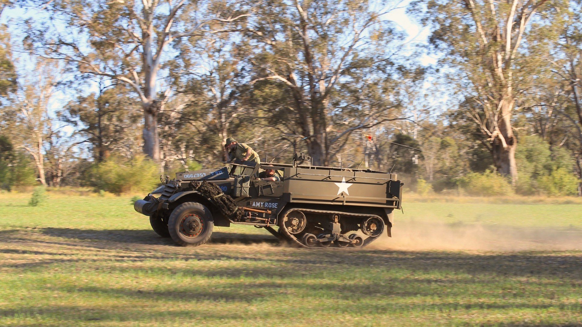 国际雪地摩托挑战赛,冰雪中极速驰骋的勇士,雪地摩托历史